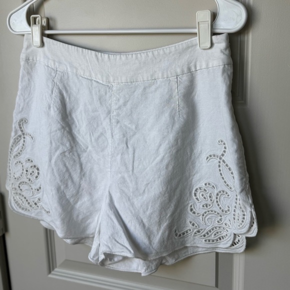 H&M Women’s White Linen Blend Broderie Anglaise Embroidered Shorts Size 6 - Picture 3 of 6